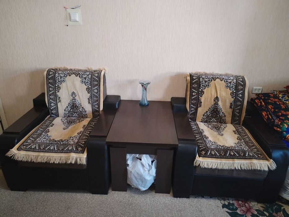 Кресла мебел и стол журнальный