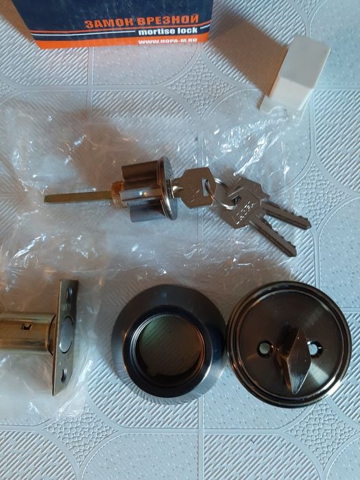 Замки врезные дверные.