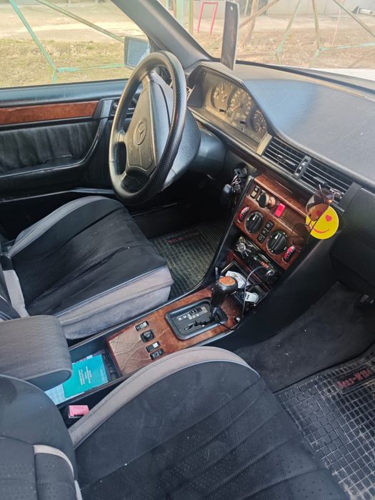 Mercedes-Benz W124 E280