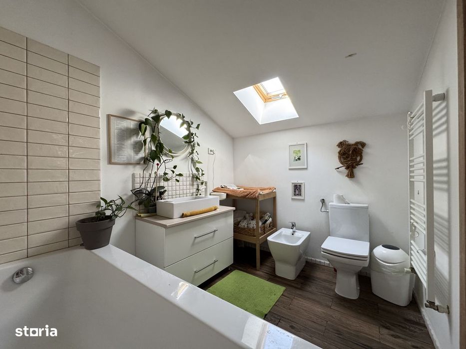 Casă de vânzare spațiu comercial sau casă de locuit in zona centrala