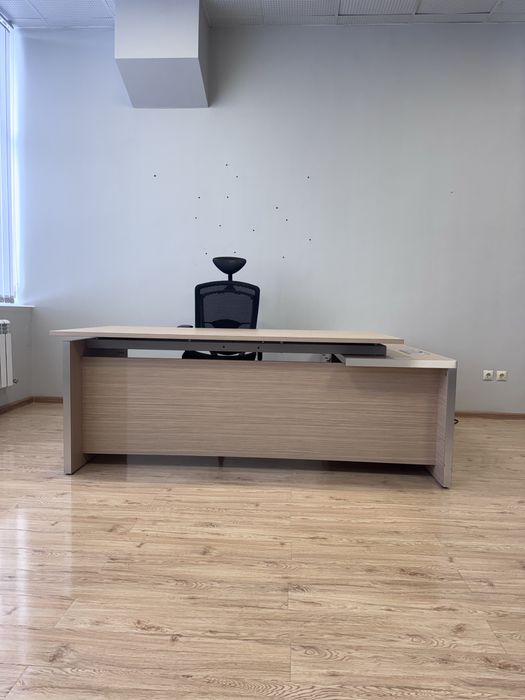 Стол рабочий с креслом