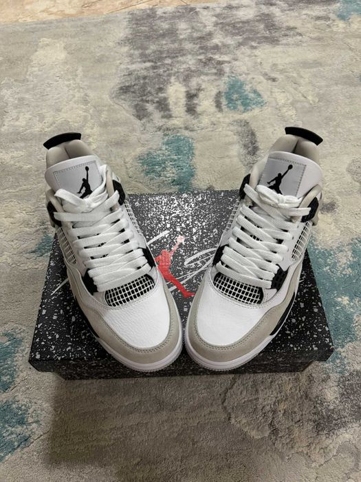 Jordan Retro 4 Military Black