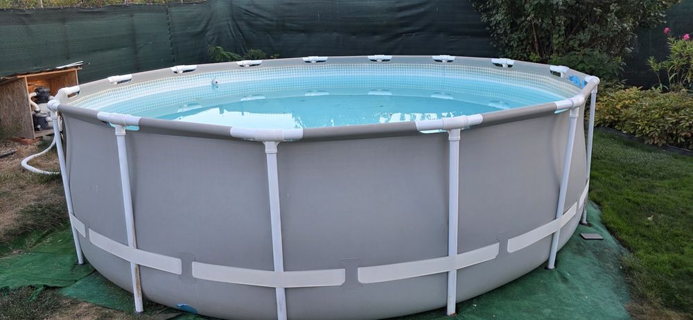 Vând piscină Intex