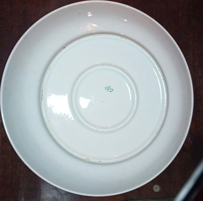 Продам.Большое глубокое,фарфоровое блюдо СССР.