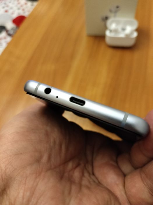 Samsung A8+. Науш.