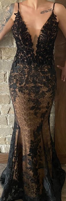 Продавам рокля XS-S