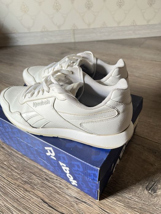 Продам кроссовки