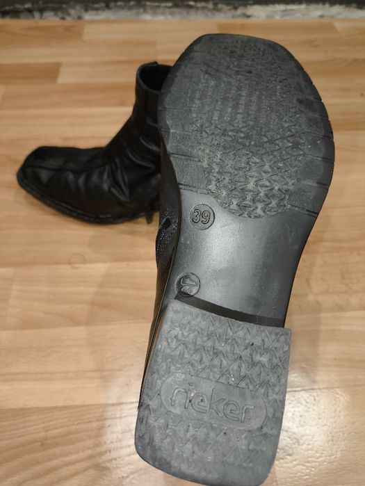 Продам женскую  обувь б/у