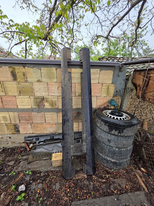 Продавам прагове за W204 Sedan