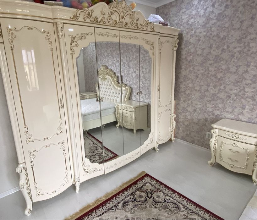 Продаётся спальный гарнитур