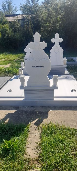 Vind monument funerar