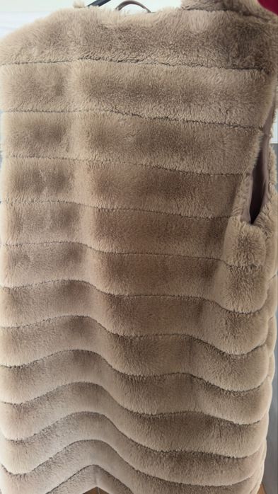 Пухкав кафяв елек