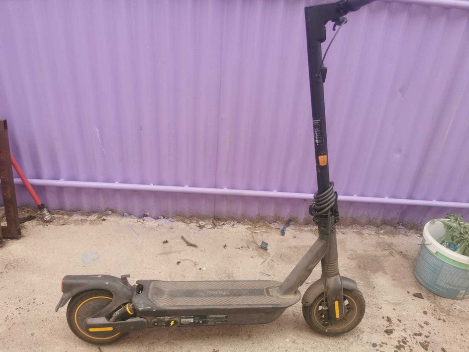 Ninebot KickScooter MAx G2 серый