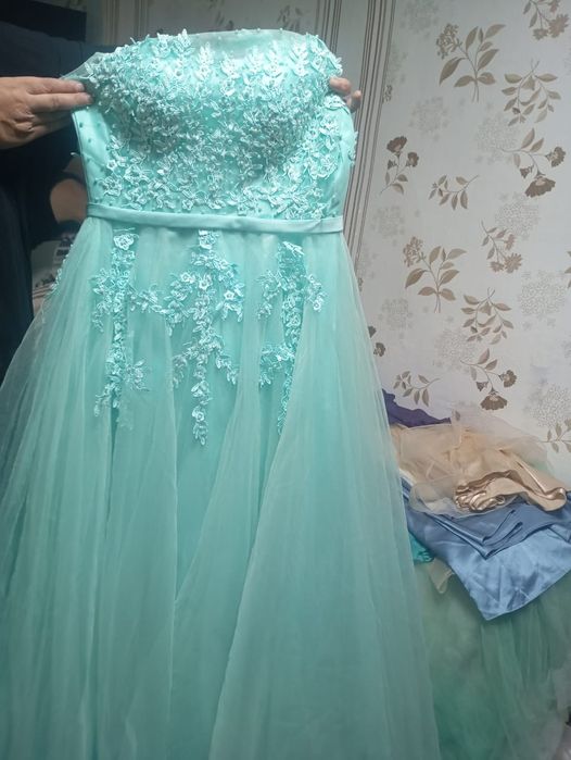 Продам новые платья