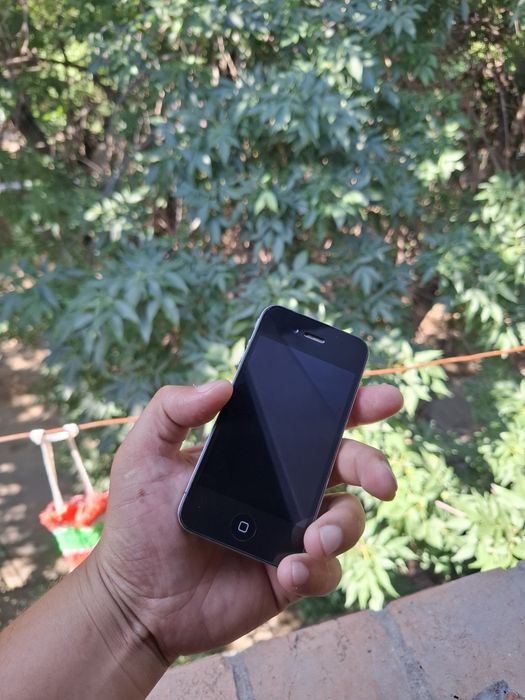 iPhone 4 // 16 gb yengi