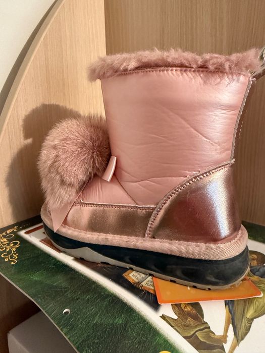 Ботушки апрески в розово с помпон