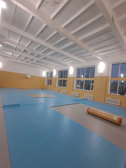 Монтаж линолеума