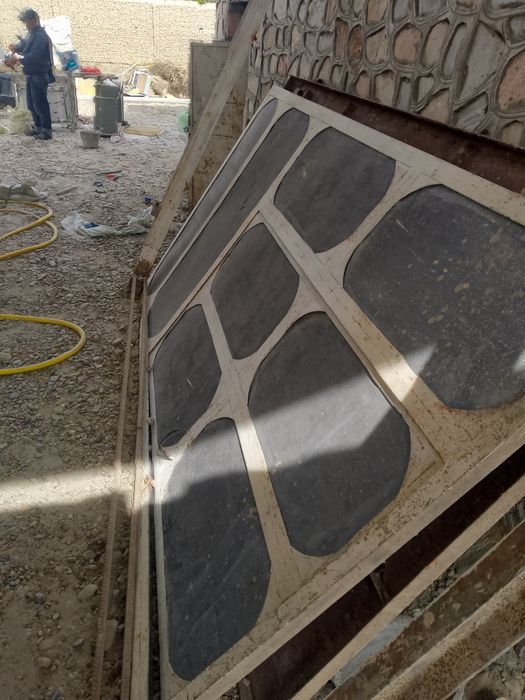 Дарвоза сотилади