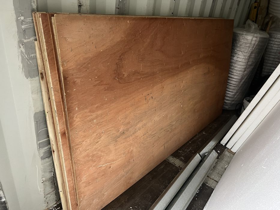 Фанера 1,22 * 2,44 м., толщина 4 мм, продам недорого.