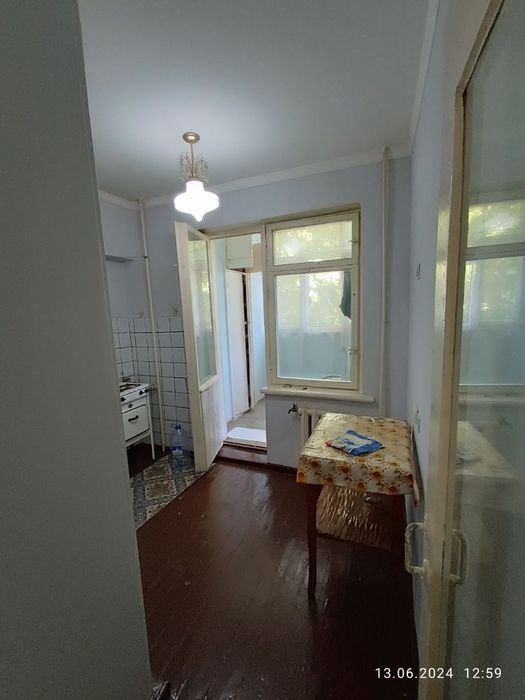 Юнусабад 4, 1 ком 3 этаж, кирпич