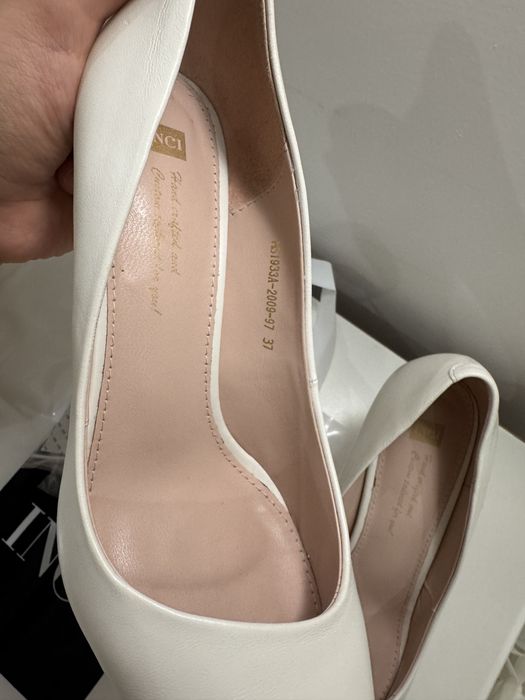 Белые туфли классические INCI