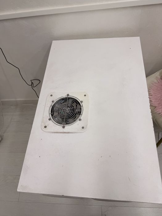 Маникюрный столик