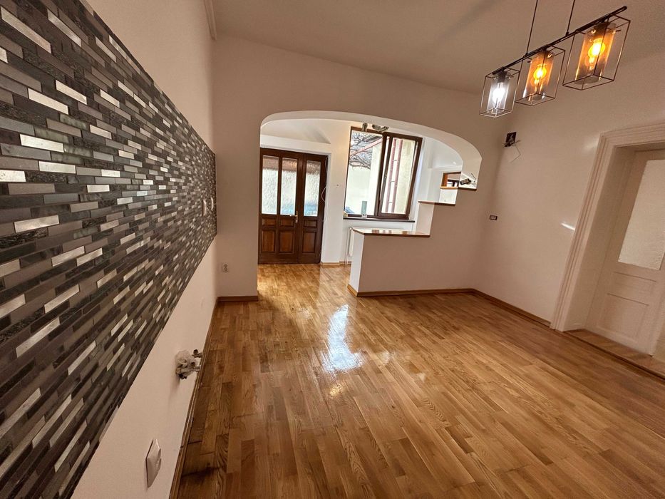 Casa de inchiriat // singur in curte // zona Grivitei