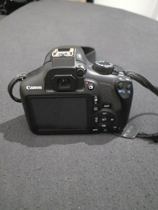 Canon eos 1300d + obiectiv 18-55mm