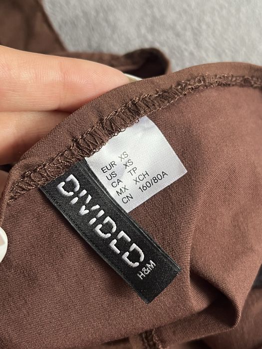 Кафяв кроп топ с гол гръб и връзки през врата H&M