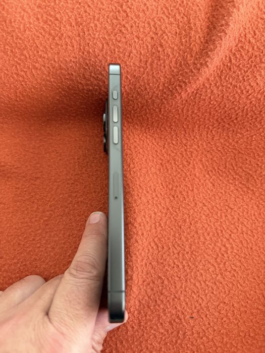 Продавач Iphone 15 pro max 256 gb.