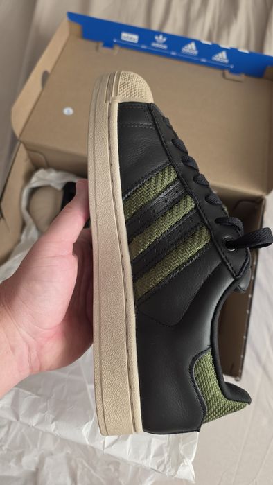 Adidas Superstar 42.5 noi in cutie din piele *nike*puma*hooka*reebok*fila