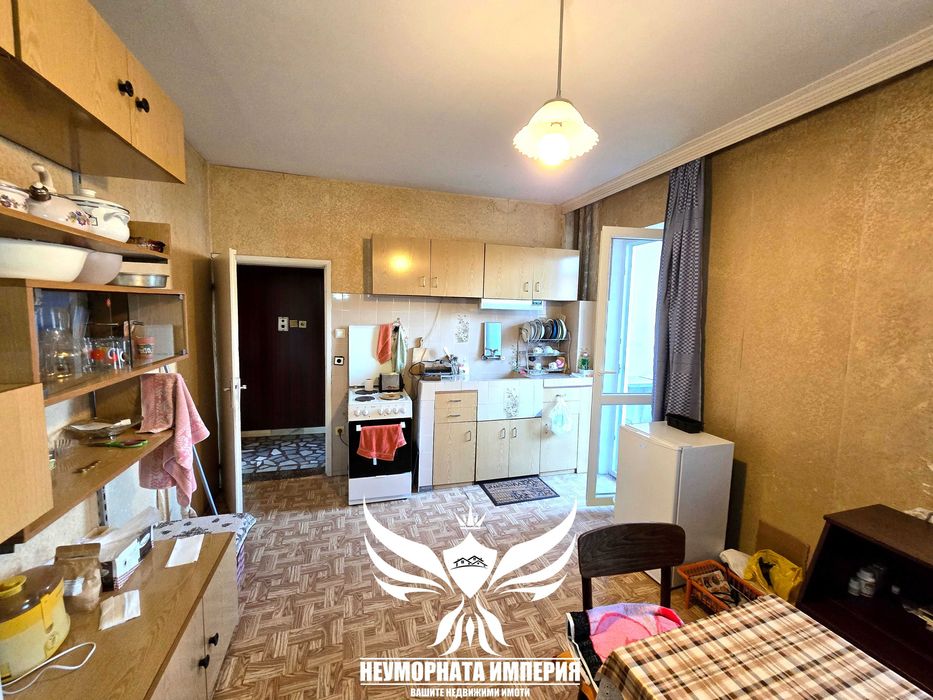 Продавам тристаен/четиристаен апартамент с площ от 94кв.м. на 5етаж в  град Пловдив квартал Тракия