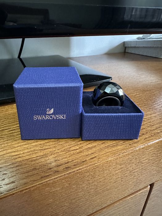 Swarovski пръстен с черен камък