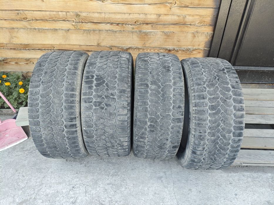 Продам зимние шины 285/50R20