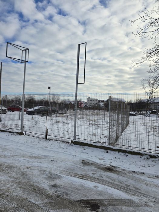 Inchiriez teren  intravilan