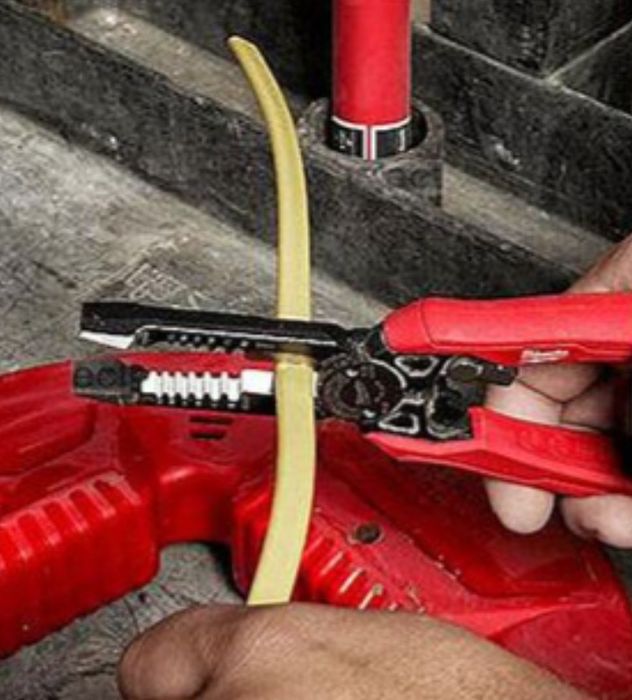 Комбинирани клещи Milwaukee 230мм 7/1