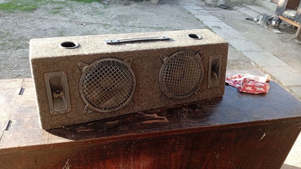 Vând subwoofer perfect functional 250 lei auto( 12 v )