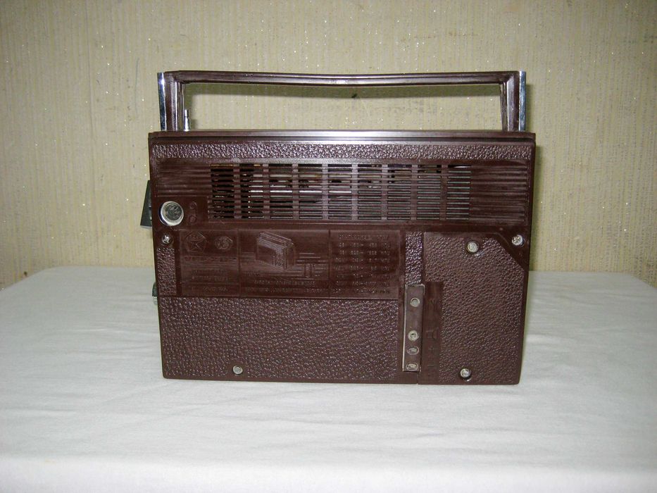 Радиоприемник VEF 202 СССР цвет коричневый вид отличном состоянии!