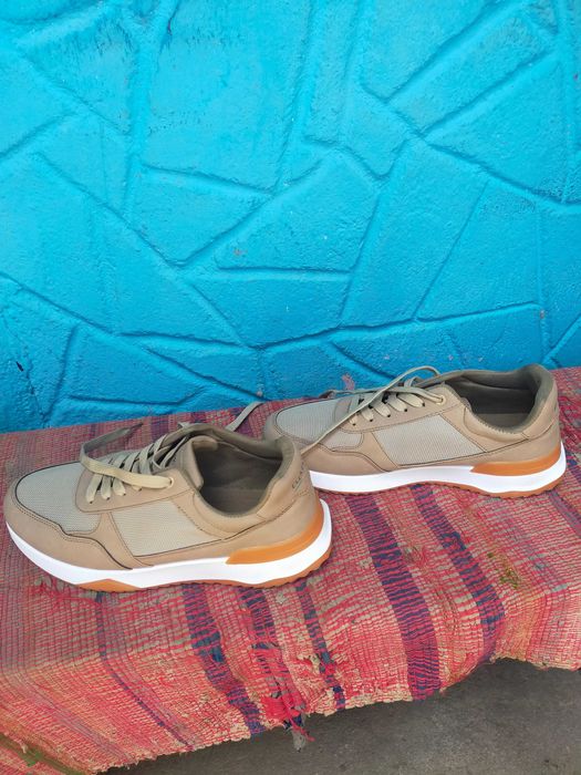 Adidasi ” NOI nr. 42/43 cei maro diferite modele calitate.