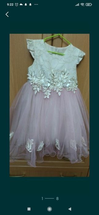 Продам нарядные платья на девочку 3-4-5 лет