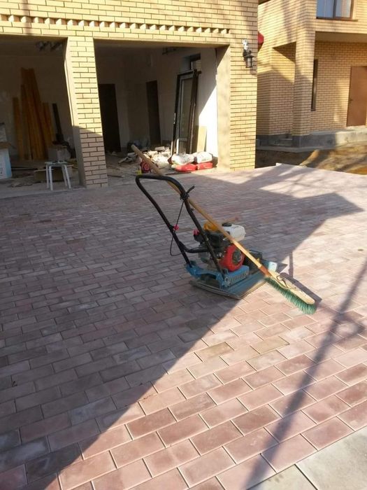 Укладка брусчатки, установка бардюр, брусчатка, бардюр, поребрика ...