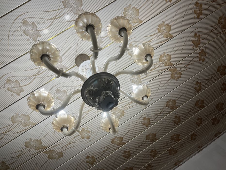 Люстра уйге койсан болды