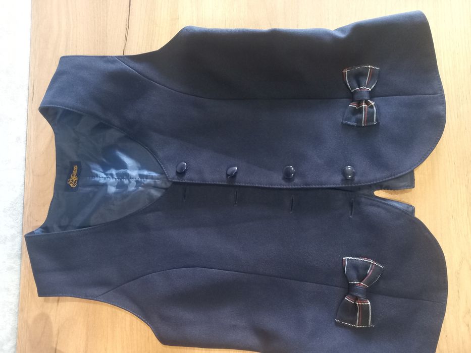 Продам жилетку для девочки