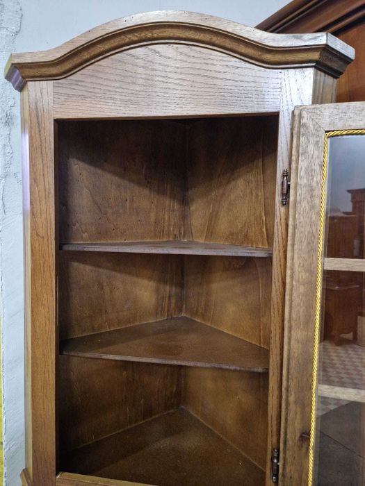 Ъглова витрина от две части