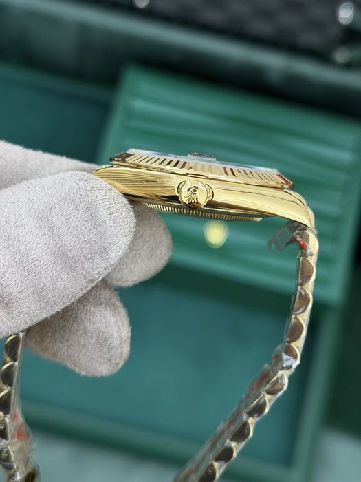 Rolex Day-Date 40 Yellow Gold – Baguette Dial