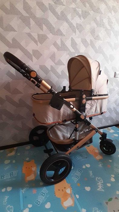 Коляска почти новая качественная!