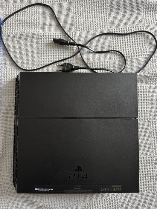 Продавам ps4 pro