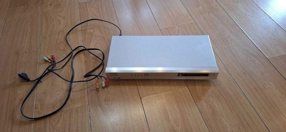 Onkyo DV‑SP403E DVD плеър + дистанционно + кабели