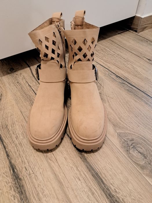 Botine/cizme scurte CCC marime 38