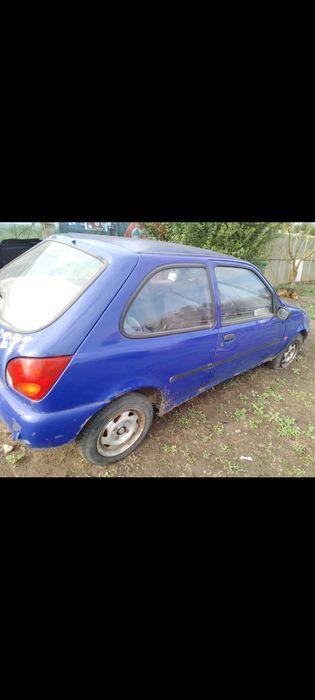 Dezmembrez Ford Fiesta 1.3 Benzina Anul 1998